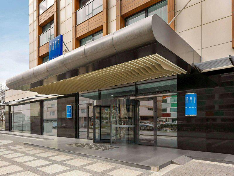 106E0E6E960136B151B9EA9E25A22F14