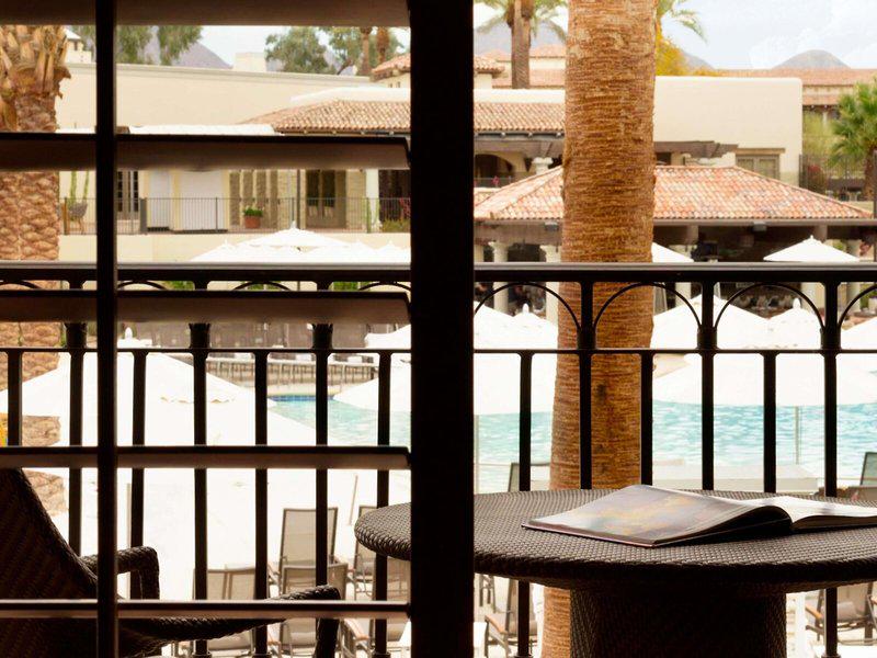 194E7B1AEC69B64836DAE570723985BB