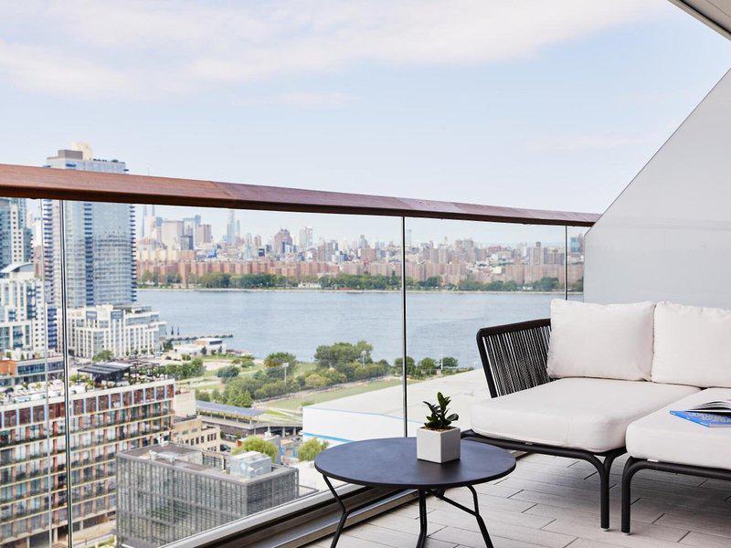 1661BE2B2E7F1E673EDEE28983951D39