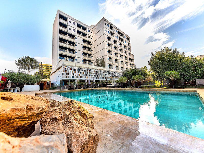 BDFB2AEAA7BA5D431C6AE984CB2602A8