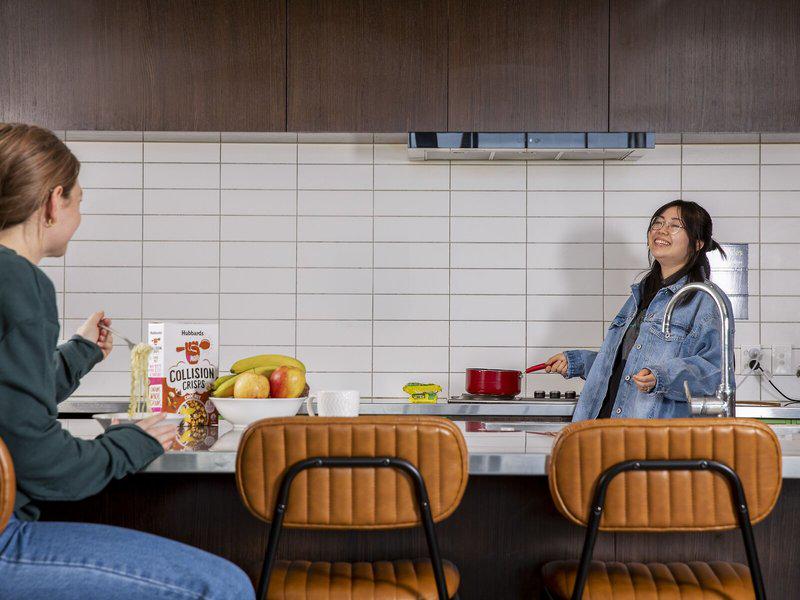 ECBE02C265F10092F9D4A1417B3F9DA4