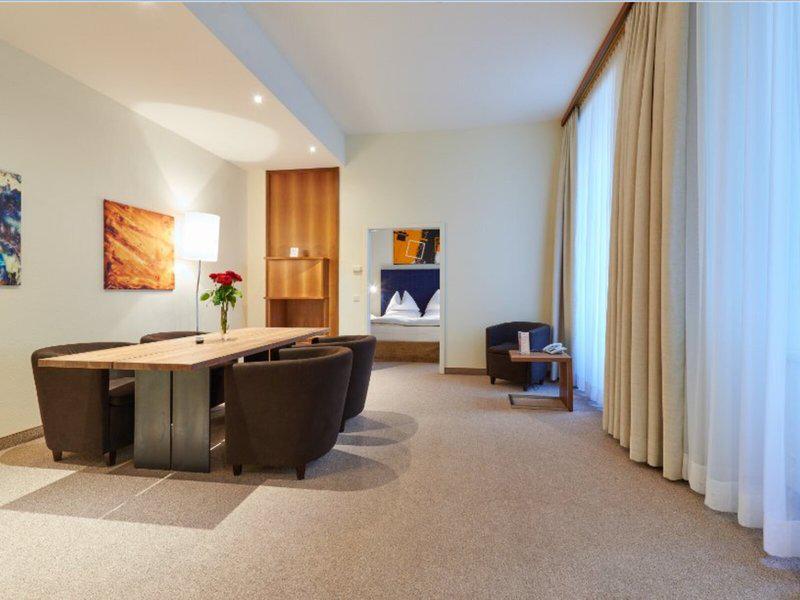 F3C9326B6283E0538A38167EEC6E3EF7