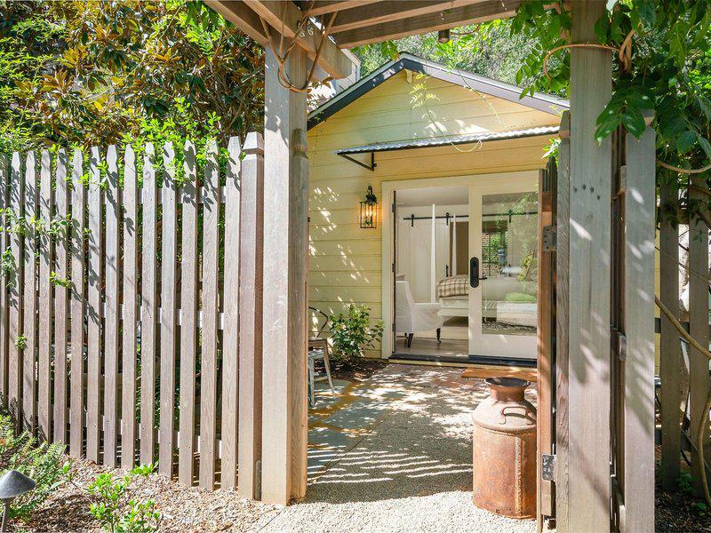 5F5B618B69FACE4E1BB3A9481284A43C