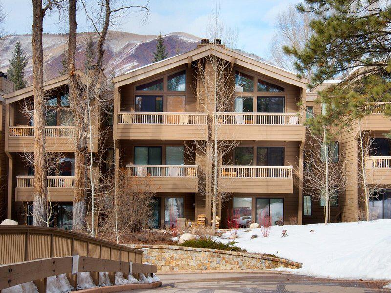 4149E7FEC7E0FF76C3DFFEA64FCA4DCA