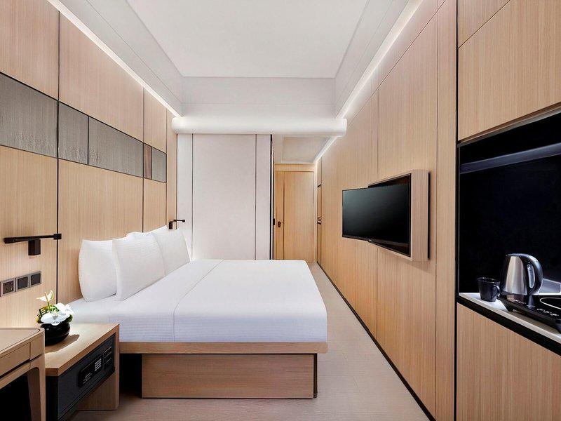 EE2C4D0256AE18AC1AAFCE015A99CC93