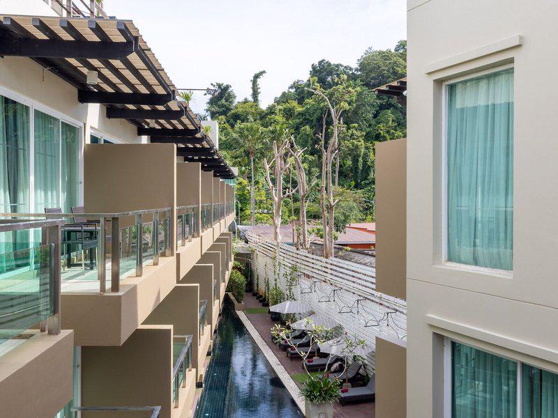 13F06072108D42E808F2C83B61B2D3BB