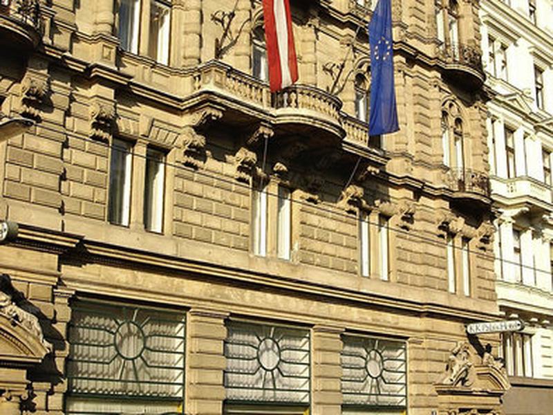 DF77D186C084E0A156B7F9E1D8EF4E7B