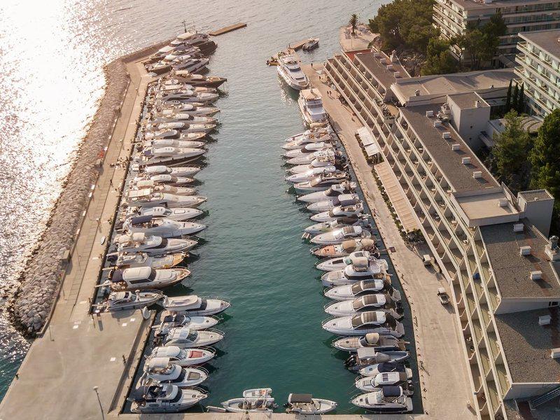 22552AC0A92081D7E6BA23AC0D833511