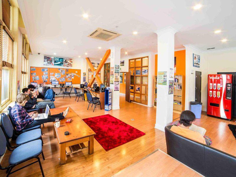 95B5300FA51A5E610F91F66C663AA726