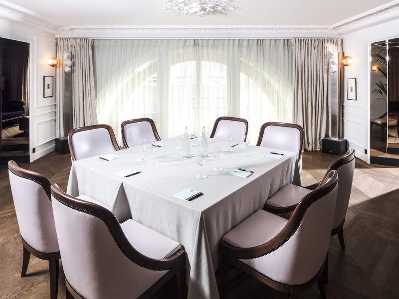 FD01D4F8C687D621EAE38A44E27B8A8F