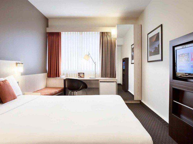 D286493F278C53DE6595E13AF9BEF7E8