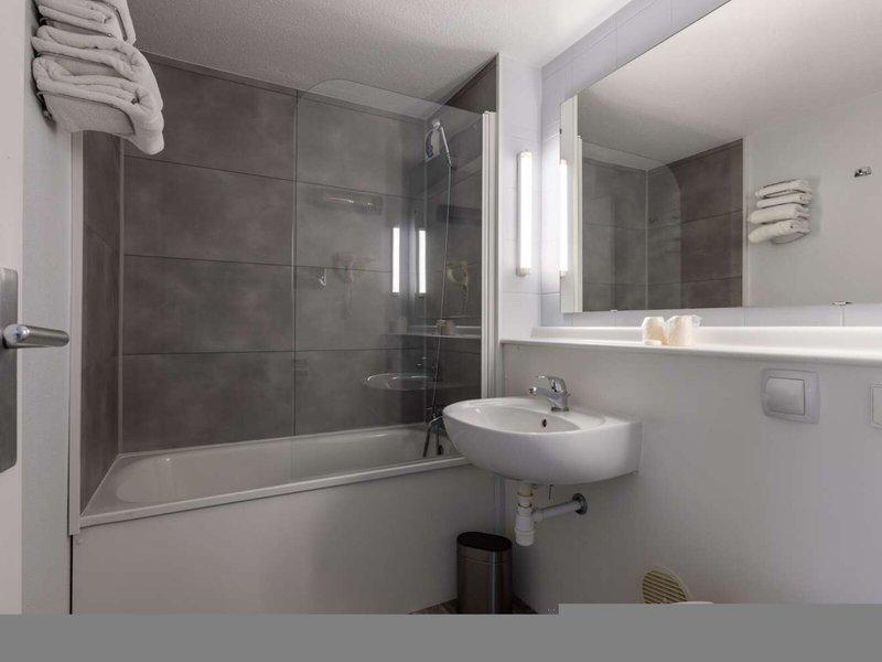 EA79977225CCA9ADF9D4C8D622B65BD0