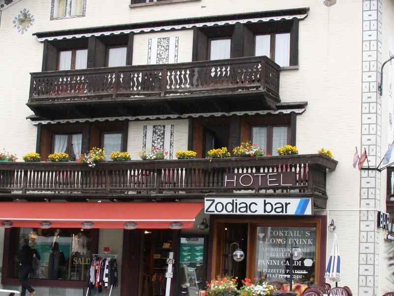 880F043E3C9F5BB6C92948AF19AB2135