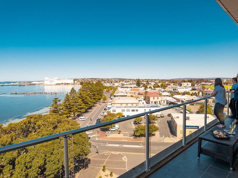 DAAA9D66A38BAEBCD510AFC8D8D61F98