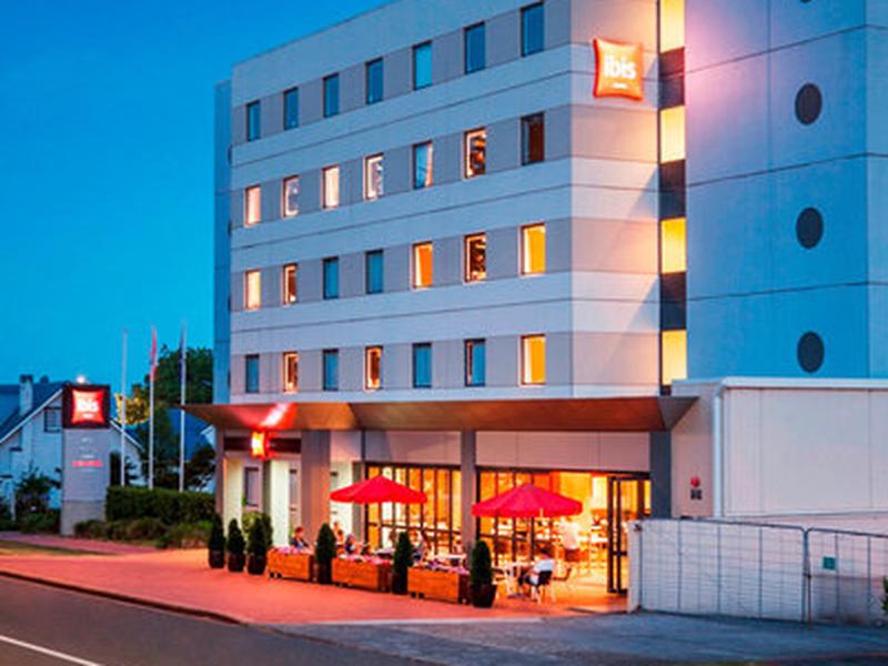 28B11BCD85B0667AA4BC4927B27BB056