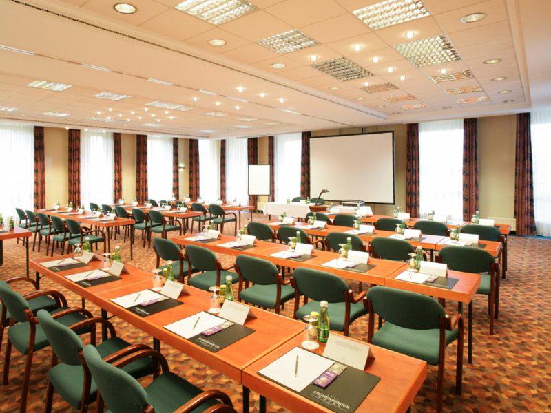 8BD3833E53B8411FA82856D4406156AF