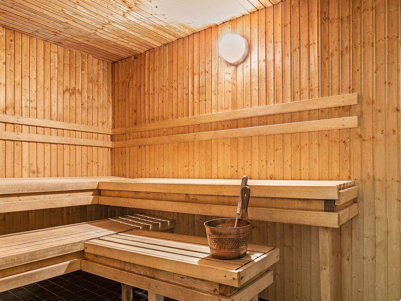 15C62EF0F644AFC8A47F9EA94E2D425B