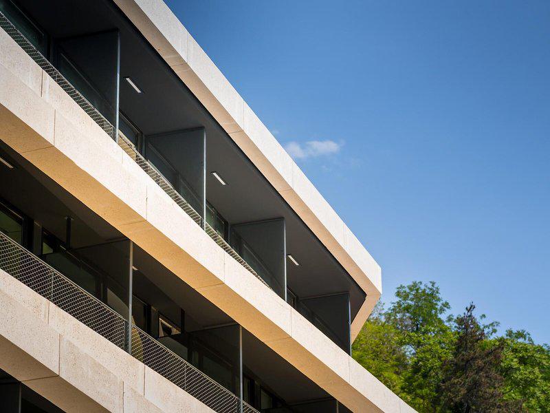 52988A0A70329CFFC51BD54B4BF384A8