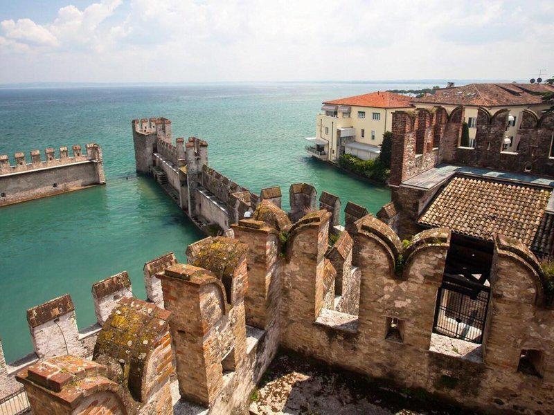 2AFABE82AB6BF83451C3C8F11374D1B5