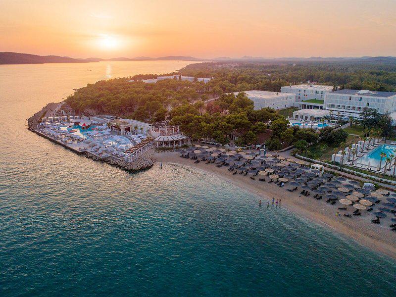 271876D0103DE4BAC295189394D432CC