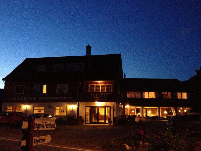 261B1D2B6FF24FA390AD2FC8C56B5181