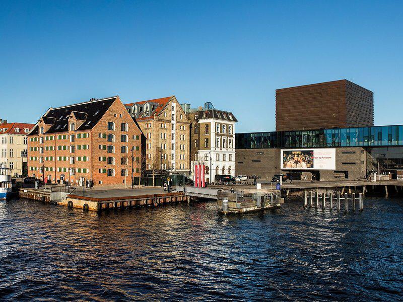 0645A083E0C02126E17F439A7679A428