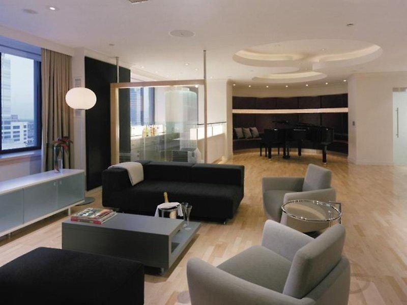 EC03B336BA32C64FEF10A24B305D301E