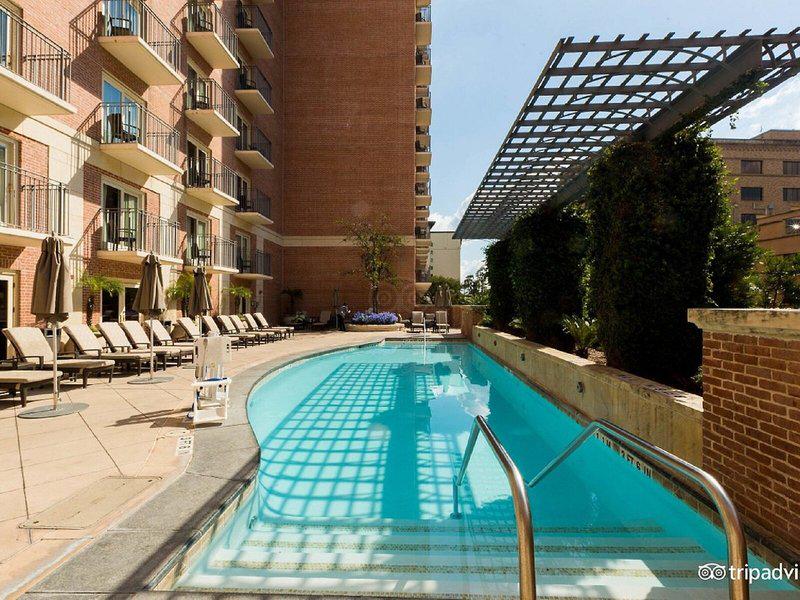 671A94F9926EE7BBE14E38C216BA5526