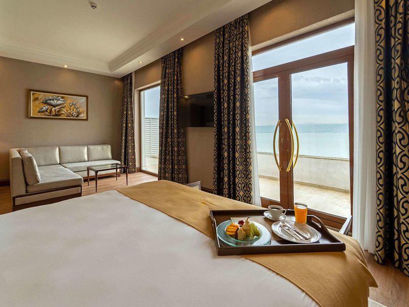 93FC19078456BAD1A6A6862F298A9938