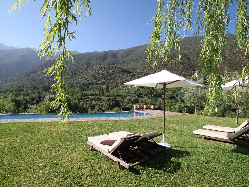 04BAADE3346C2E6608B42E756928FFDC