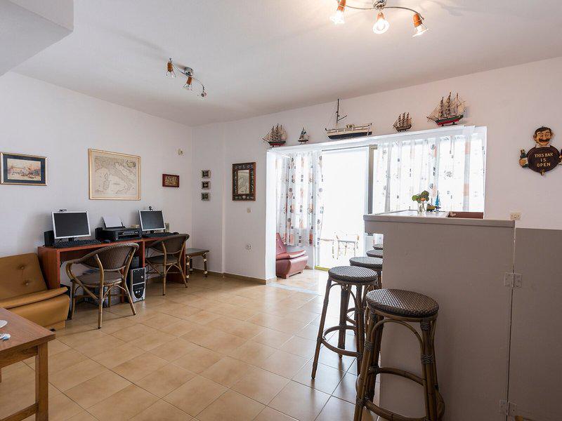 7624458B982DB419F30E3D257F40DFA8