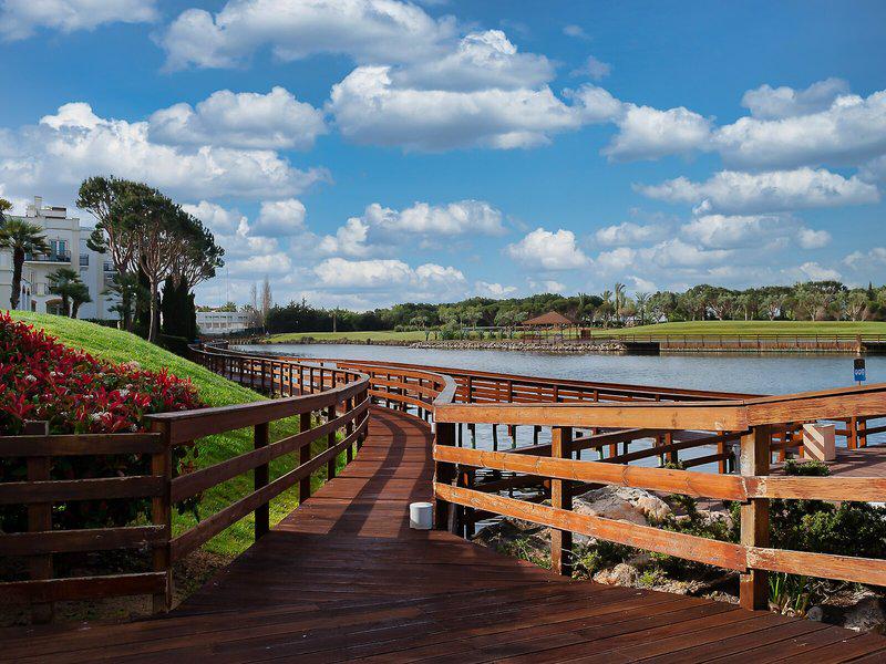 93C95A2A0C42B18440E4762F7CDD36CF