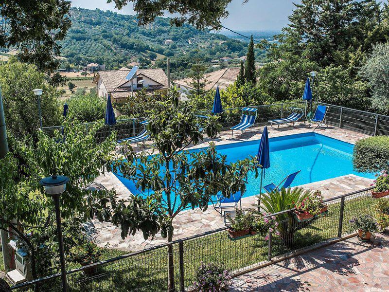 CB5630E18722615935B049E59A98C4EE