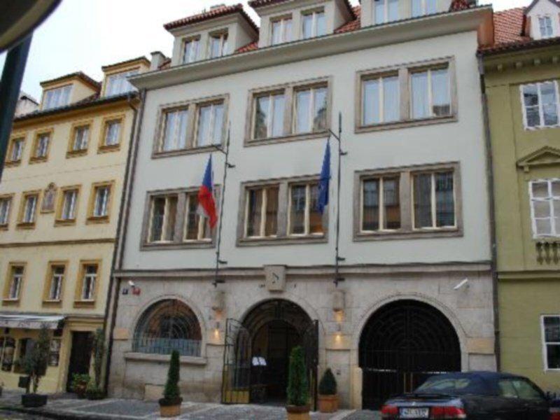 165BE8E29885C29B2326ACA8CD70D4E1