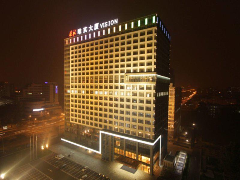 FB0E63CC1C81067BF8EB8A2F08F958BF