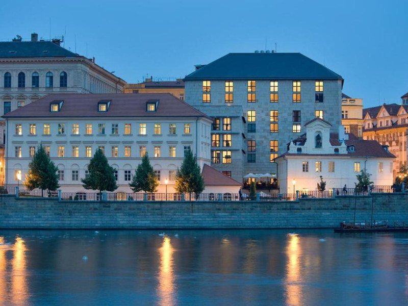 9D7B1AE4CC48BAA308CA10D32D27E4E1