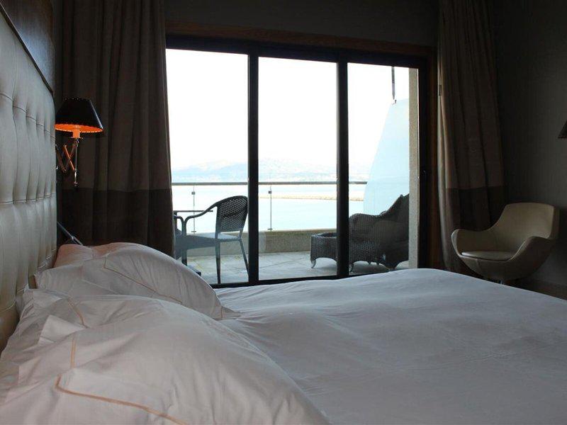 A72853EB1124F4A49D33A5E56D1AAA40