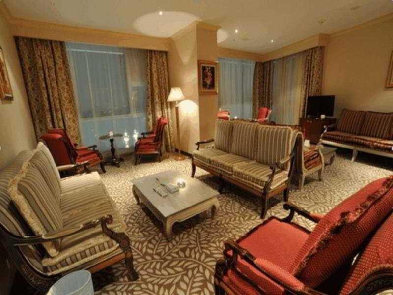 BAEDFC5FCAEE20387570D43461936006