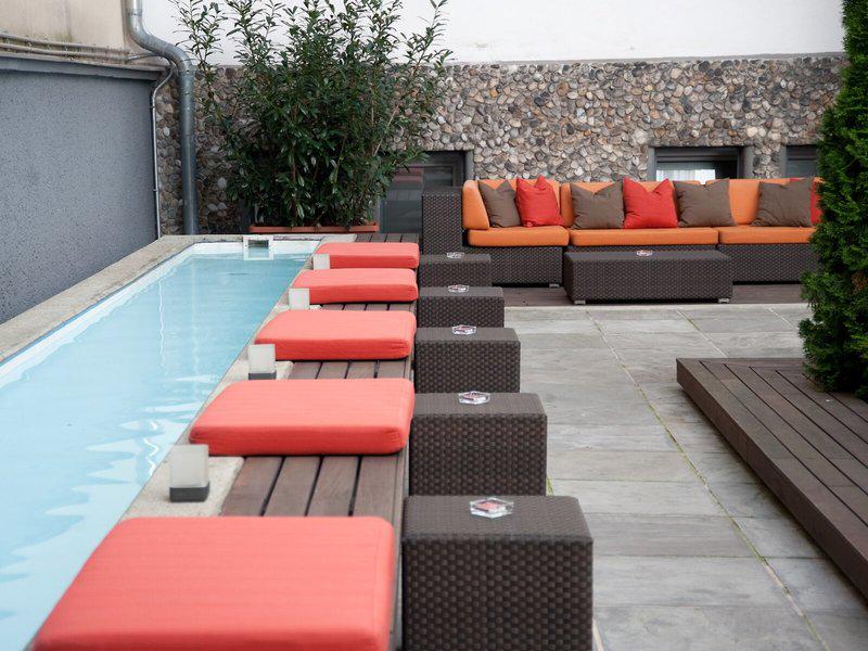 C51AF5EB31A232BBC512E94E1C1AF9B2