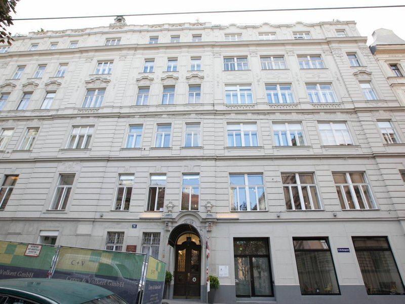 33C5175E990AE36056F920D82AFB89B1