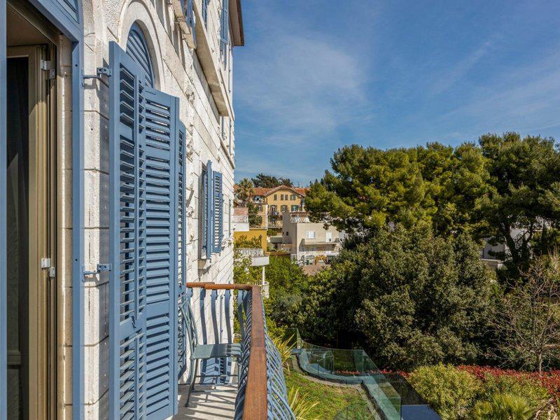 E05424231EEC86337403C6EC44D2BB93