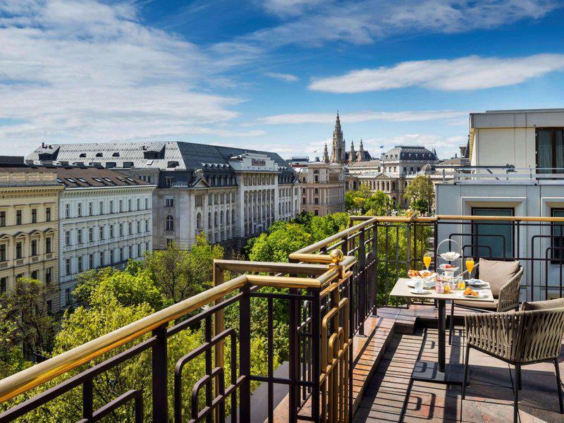 066FDF56FFD54393FBE8422C02B1C9AE