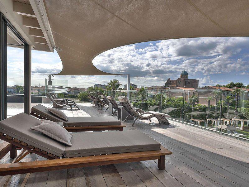 737DB6FF7CBFC114E8F45145EDC054BE