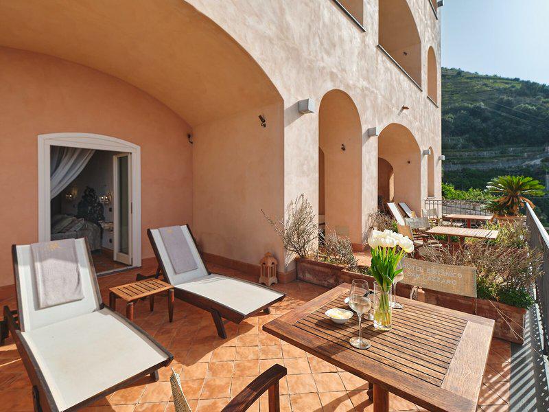 AB8CD92B993790600212CECDBE357182