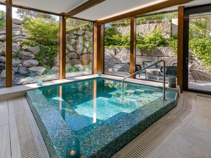 933A893BABBFFD0C2AB3085F49EFA80D