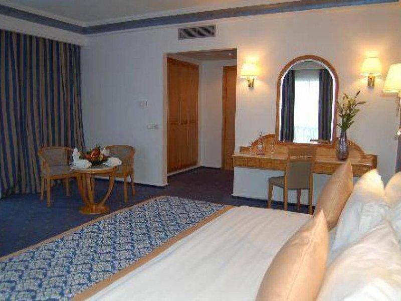 EE4357177B83641F1E5A43EF44C56C01