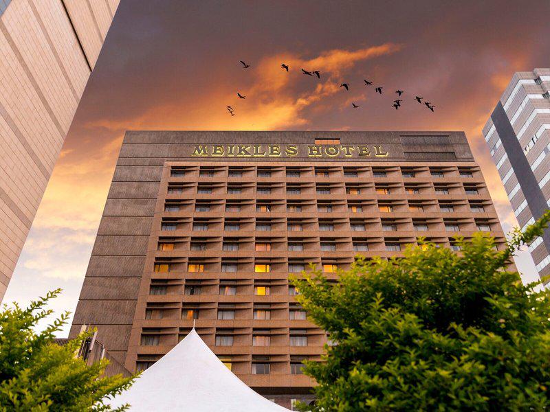 136E05699273E54F1F0D17D8D0C8C84F