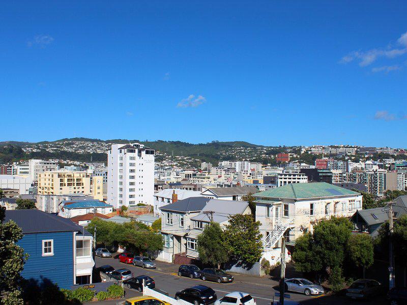 8D858A5ABF61F444D4FBC63507FD4053