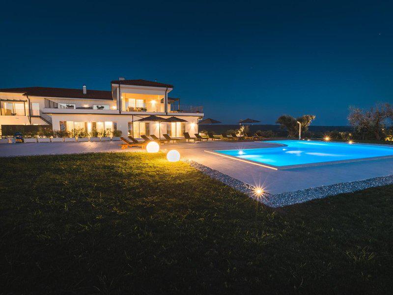 983DAF73C1D8A6BDF86101D922176872