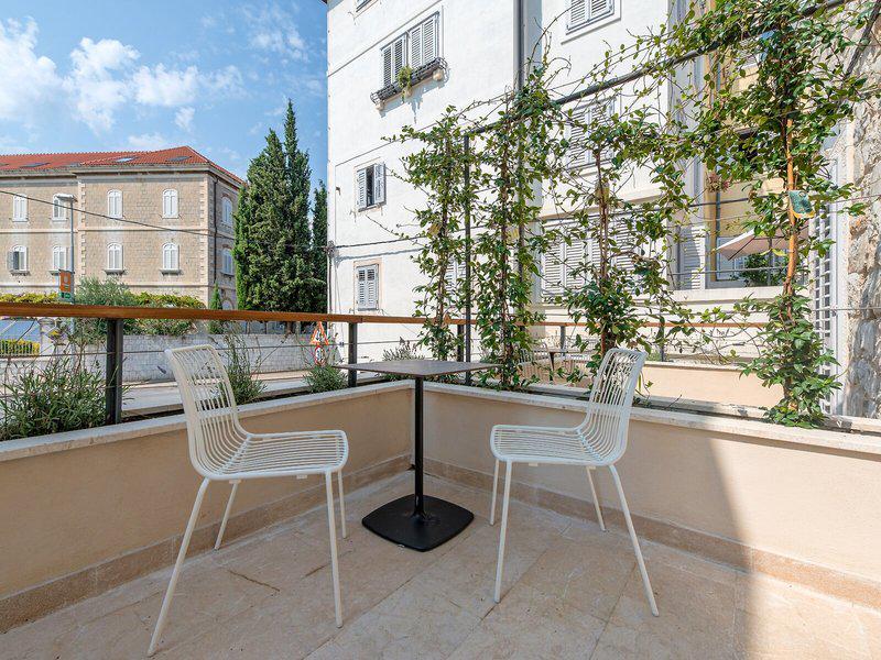 B350BB7E93E20FA38D26CBAAC44183F1